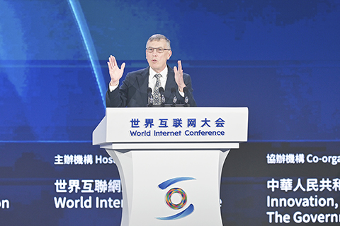◎ 四月十三日,二0二六年世界互聯網大會亞太峰會在香港會議展覽中心開幕。峰會以「數智賦能 創新發展--攜手構建網絡空間命運共同體」為主題,為亞太地區開拓數字合作新機遇新市場持續搭建平台。圖為國際人工智能治理協會主席約翰·希金斯致辭。(中新社記者李志華 攝)