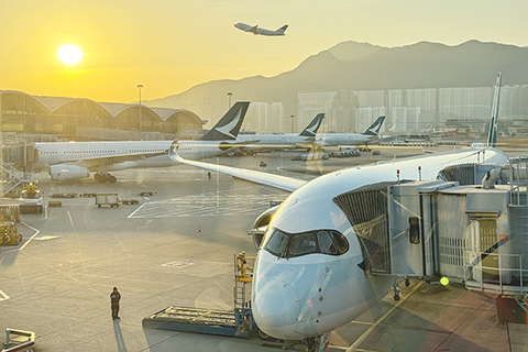 ◎ 國際機場協會四月十四日公佈二0二五年全年數據,香港國際機場蟬聯全球最繁忙貨運機場,年內貨運量達五百零七萬公噸,是自二0一0年以來第十五次高踞全球貨運機場排名榜首。(香港中通社記者 徐文峰 攝)