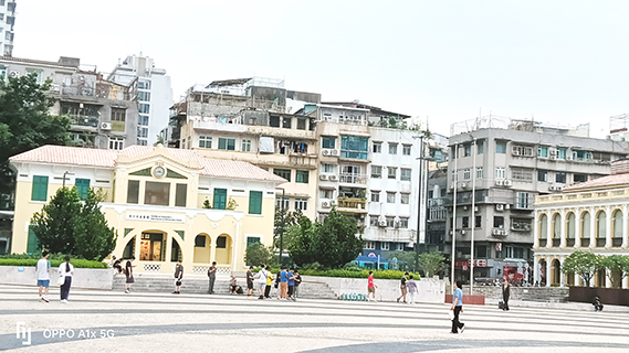 圖左為澳門青少年展藝館,右為文化局大樓一角。