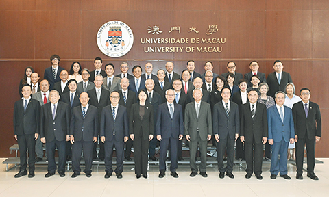 ◎ 澳門大學舉行大學議庭及校董會聯席會議。圖為合影。