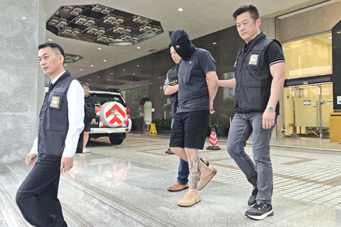 ◎ 一名內地男子涉詐騙「換錢黨」被拘捕。
