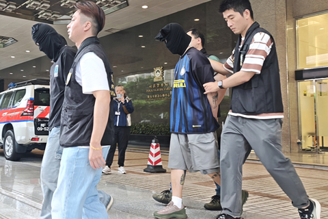 ◎ 一名莊荷串謀親友詐騙賭場被拘查。