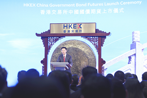 ◎ 八月三日,五年期中國國債期貨在香港交易所上市,成為全球首隻在離岸市場上市的內地國債期貨合約。圖為中國證監會主席吳清在上市儀式上致辭。(香港中通社記者陳奕啟 攝)