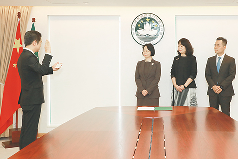 ◎ 柯嵐司長主持戴華浩副局長就職儀式。