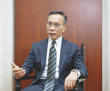 ◎ 保安司司長陳子勁在接受新華社訪問。(新華社圖)