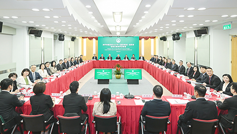 ◎ 特區政府昨日舉行二零二七年《施政報告》座談會-智庫及專業界別專場。行政長官岑浩輝就編製明年施政報告聽取與會代表的意見及建議。