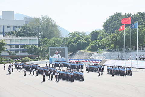 ◎ 九月十二日,香港警察學院舉行結業會操,警務處副處長(國家安全)簡啟恩在典禮中檢閱畢業的見習督察和學警。(香港中通社記者 謝光磊 攝)